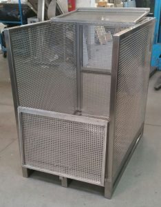 Gabbia inox pallettizzabile chiusa con pannelli forati, sportello lucchettabile per stoccaggio in magazzino di materiali sensibili - St. St. cage