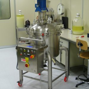 Serbatoio con agitatore certificato per pressione a norma PED - St. St. process tank with mixer, with PED certification for pressure